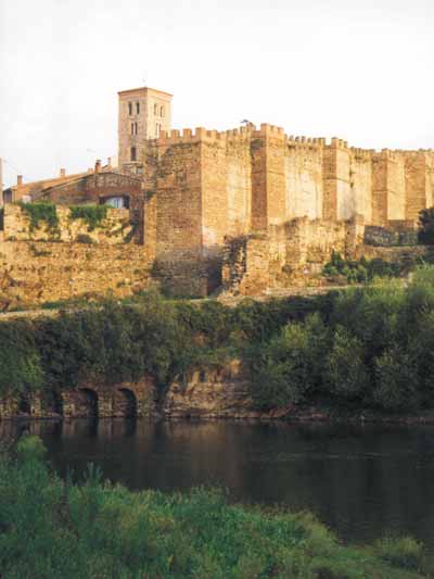 CASTILLO DE LA FAMILIA MENDOZA